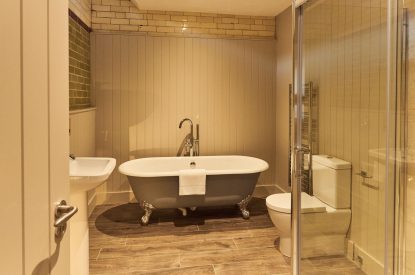 An en-suite bathroom at Senner Stalls, Northumberland