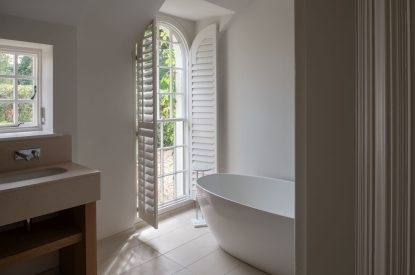 An en-suite bathroom at Muirfield Green, East Lothian