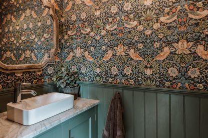 An en-suite bathroom at The Mill Courtyard, Herefordshire
